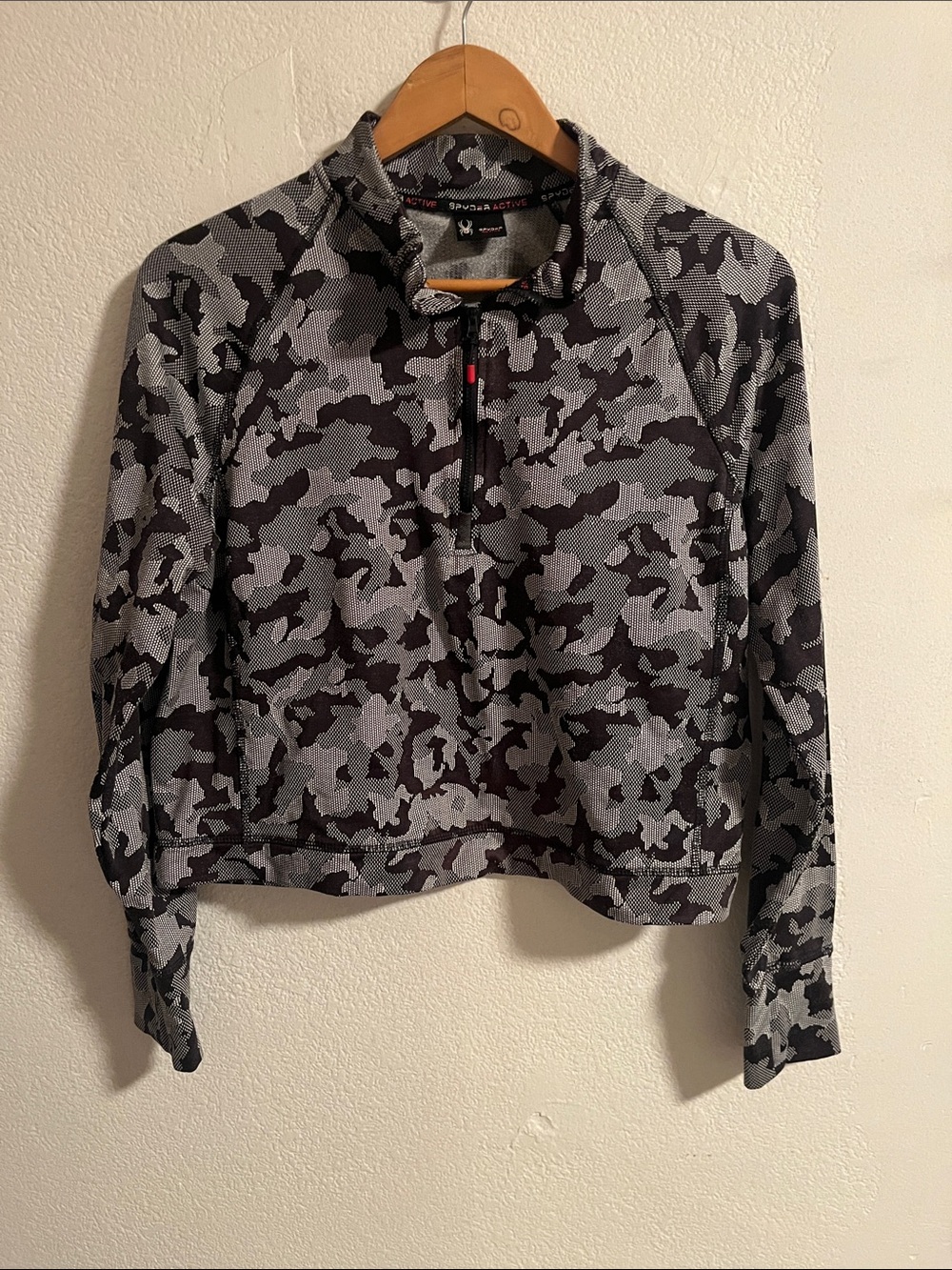Spyder Gray & Black Camo Quarter-Zip shirt women’s medium